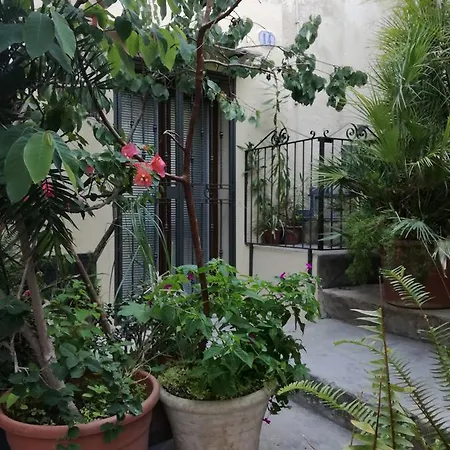 Casa Tusa 住宿加早餐酒店 *